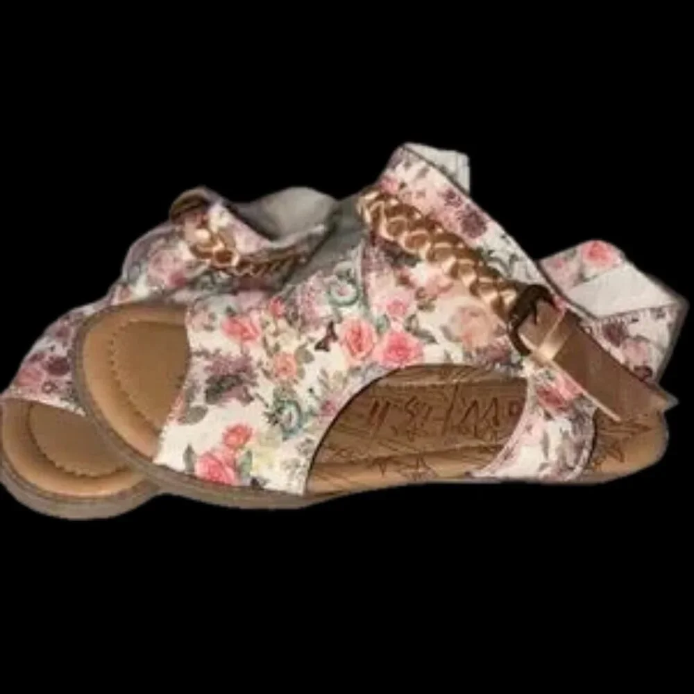 Girls small sandals super cute one size fits all adjustable adorable mint
